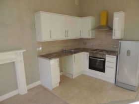 2 bedroom Flat to re...